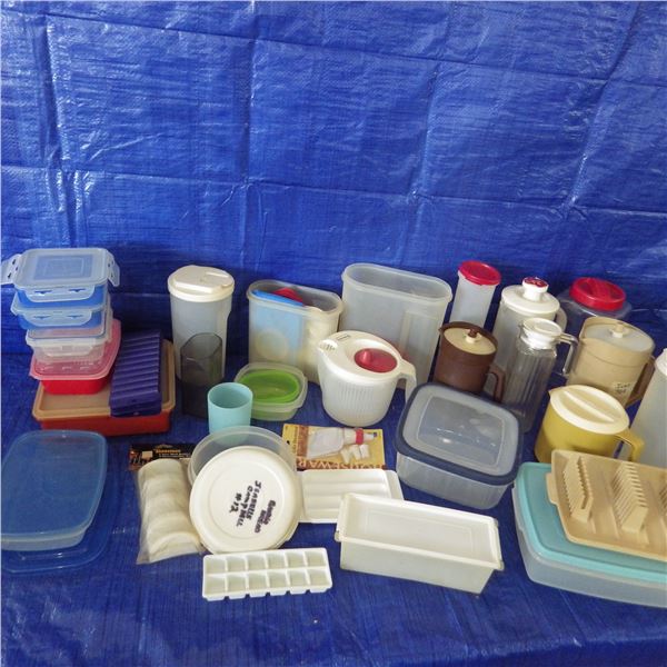 large lot of assorted tupperware