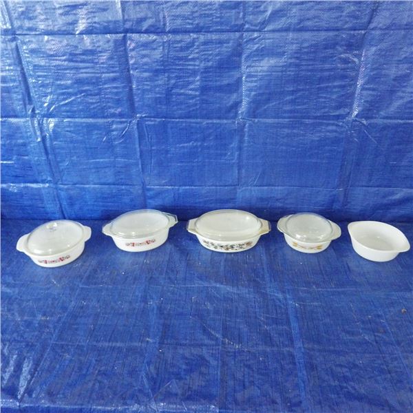 vintage Pyrex dishes