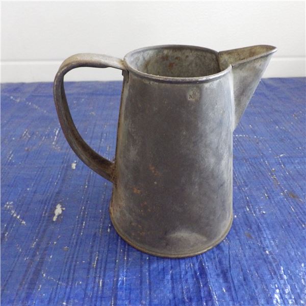 Vintage oil can