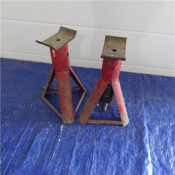 axel stands
