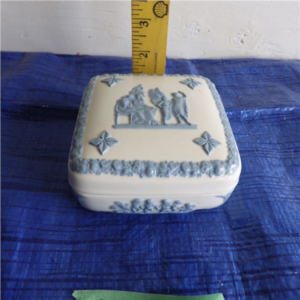 Vintage Wedgewood Queens wear of Etruia Barlaston trinket box