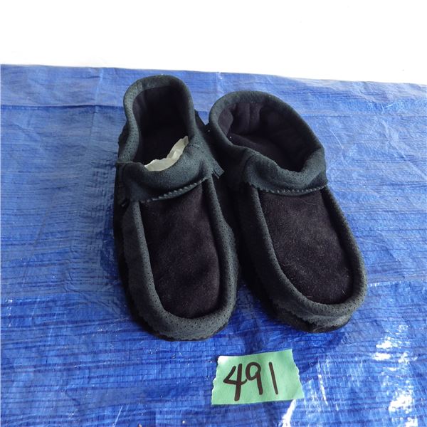 Leather style moccasins marked men size 9