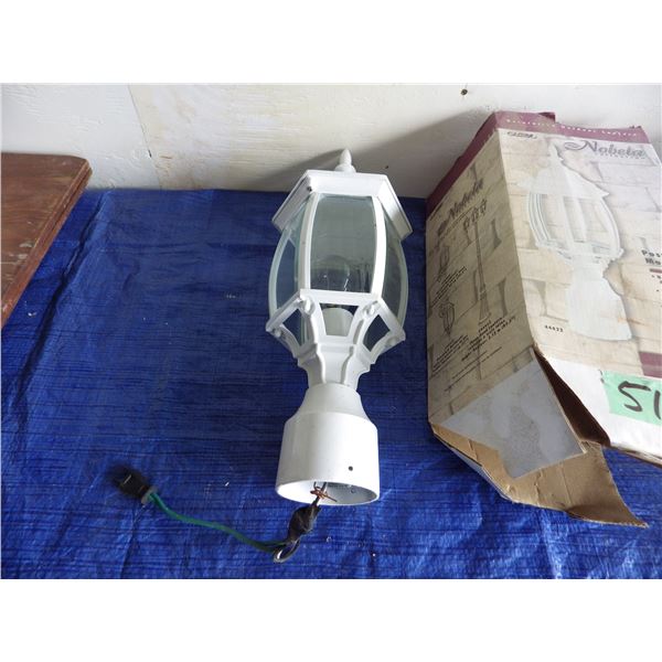 Die cast aluminum post mount light Light