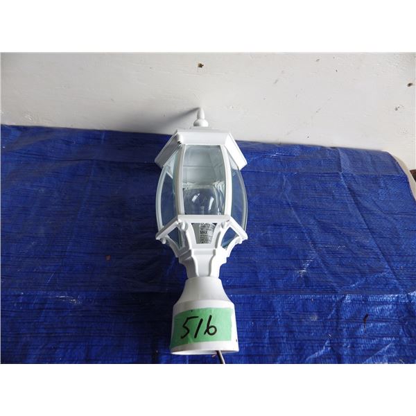 Die cast aluminum post mount light Light