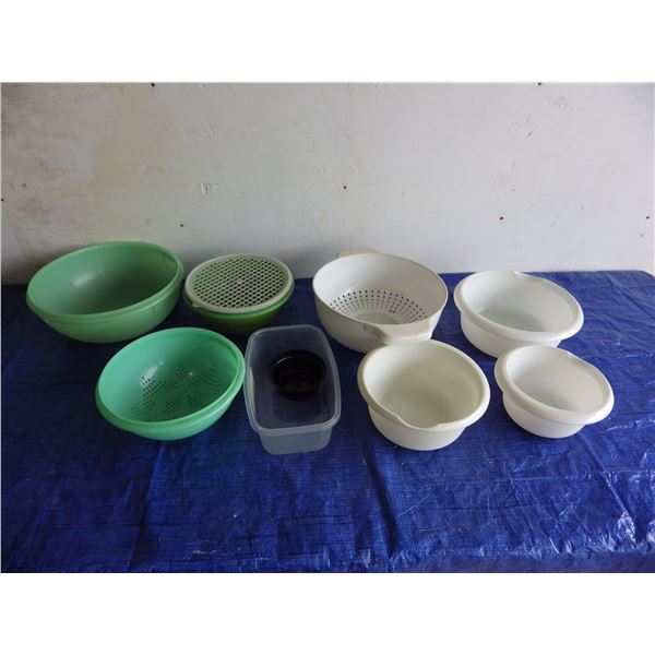 Tupperware bowls