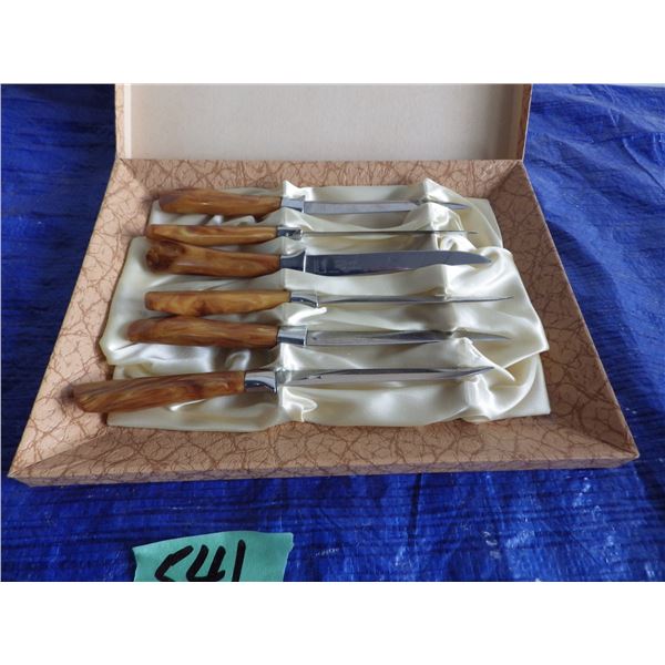 Set of steak knives
