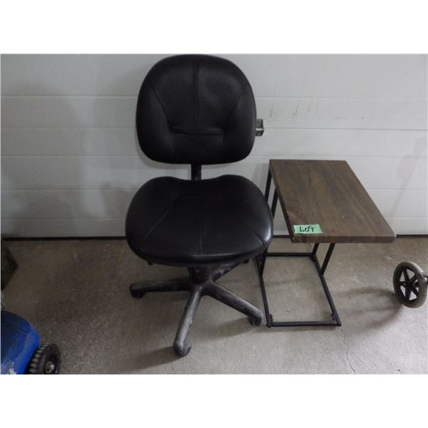 steno chair and small table