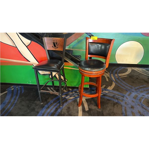 2 BAR STOOLS