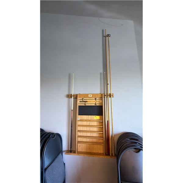 DUFFERIN WALL MOUNT POOL CUE RACK WITH 4 CUES AND GRANNY STICK