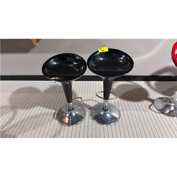 PAIR OF CHROME & BLACK ADJUSTABLE HEIGHT BAR STOOLS
