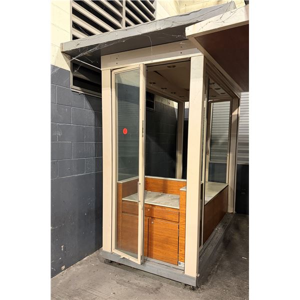 Retail Kiosk w/ Glass Doors (Panels Missing)