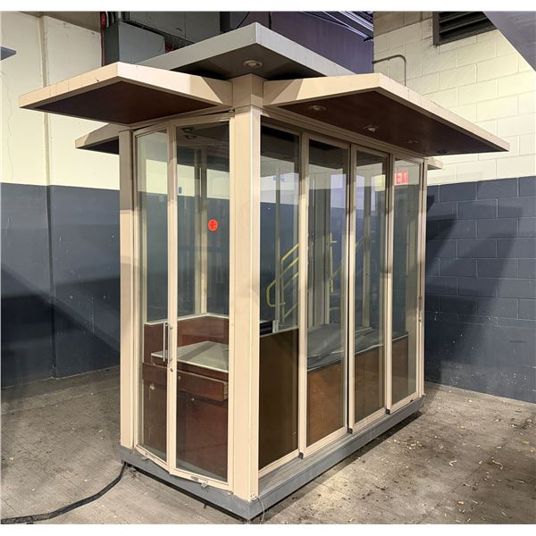 Retail Kiosk w/ Glass Doors (Panel Missing)