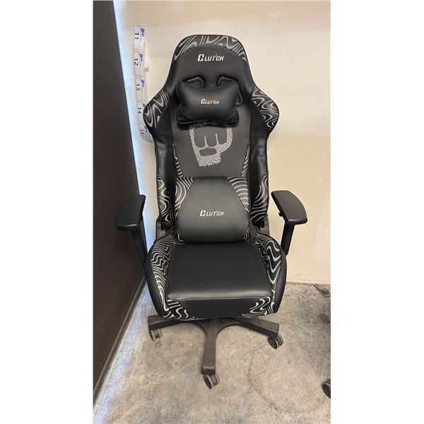 BLACK CLUTCH GAMING CHAIR NEW IN BOX