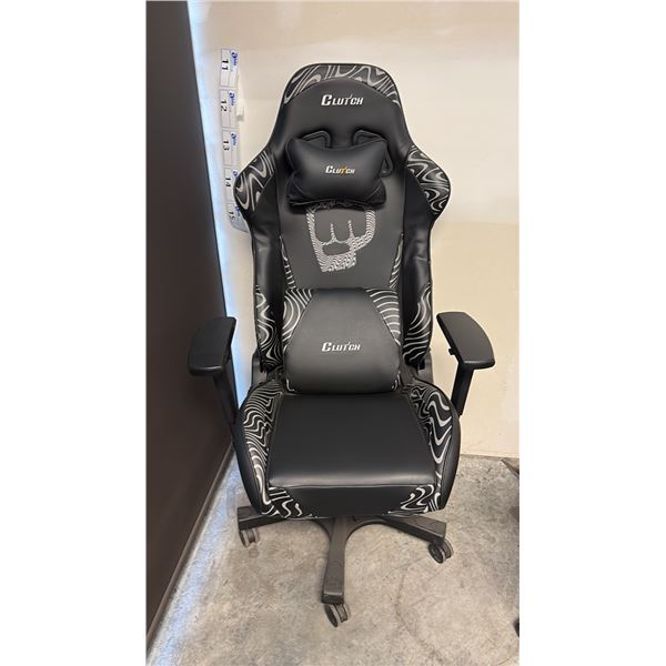 BLACK CLUTCH GAMING CHAIR NEW IN BOX