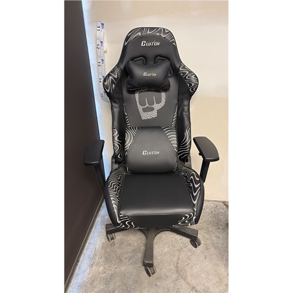 BLACK CLUTCH GAMING CHAIR NEW IN BOX