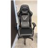 Image 1 : BLACK CLUTCH GAMING CHAIR NEW IN BOX