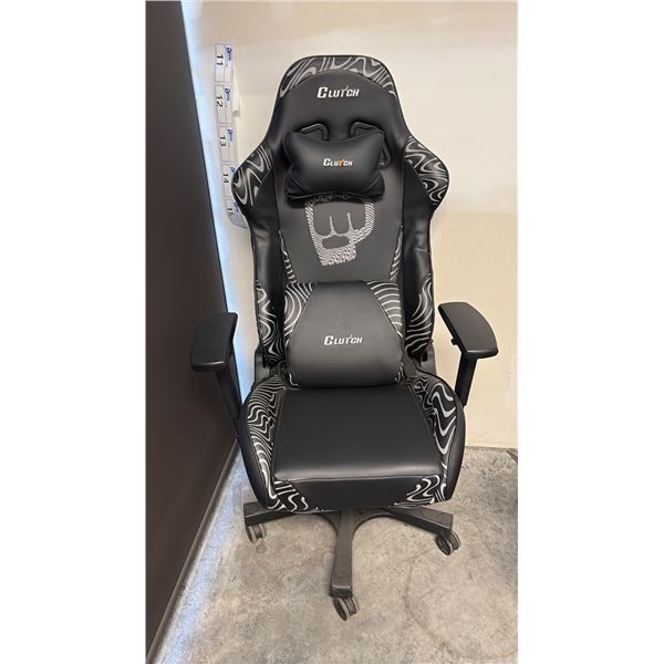 BLACK CLUTCH GAMING CHAIR OUT OF BOX