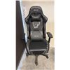 Image 1 : BLACK CLUTCH GAMING CHAIR OUT OF BOX