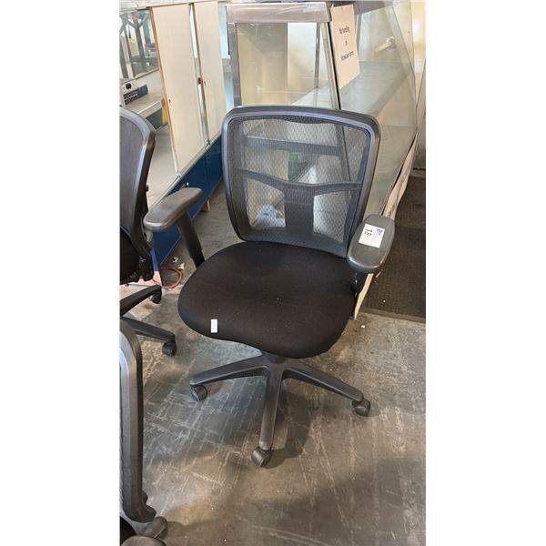 BLACK MESH-BACK TASK CHAIR STYLE 1