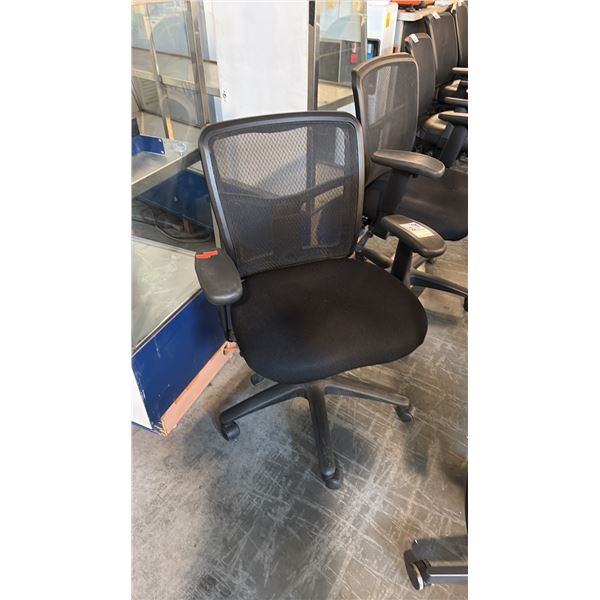 BLACK MESH-BACK TASK CHAIR STYLE 1