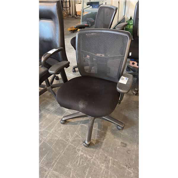 BLACK MESH-BACK TASK CHAIR STYLE 1