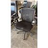 Image 1 : BLACK MESH-BACK TASK CHAIR STYLE 1
