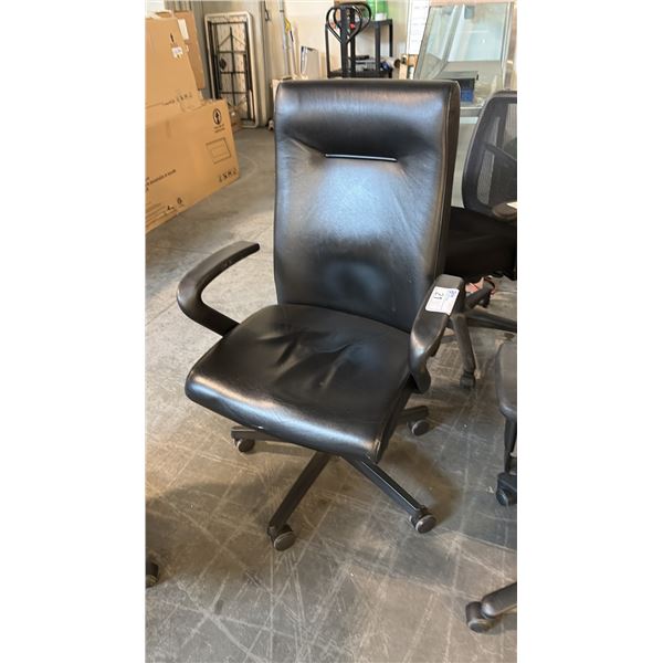 BLACK HI-BACK  EXECUTIVE CHAIR