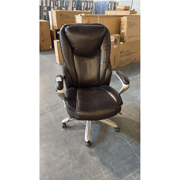 BROWN TUFTED HI-BACK EXECUTIVE CHAIR