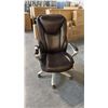 Image 1 : BROWN TUFTED HI-BACK EXECUTIVE CHAIR