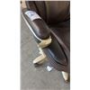 Image 2 : BROWN TUFTED HI-BACK EXECUTIVE CHAIR