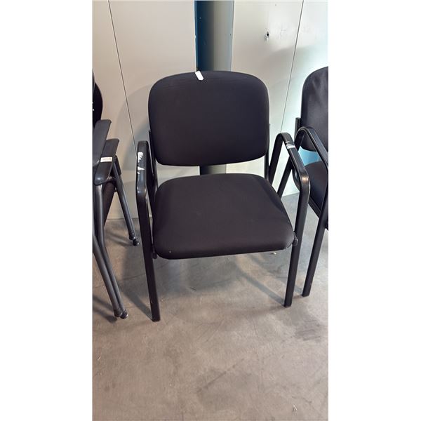 BLACK LOOP ARM CLIENT CHAIR