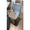 Image 1 : GREY CONTOUR SIDE CHAIR