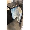 Image 2 : DANBY DAR483BLS 4.4 CU FT COMPACT SINGLE DOOR REFRIGERATOR 20.5"W X 21.5"D X 33.0"H