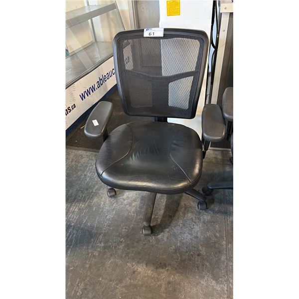 BLACK MESH-BACK TASK CHAIR STYLE 2