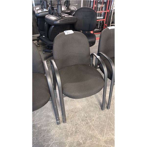 BLACK CONTOUR CLIENT CHAIR