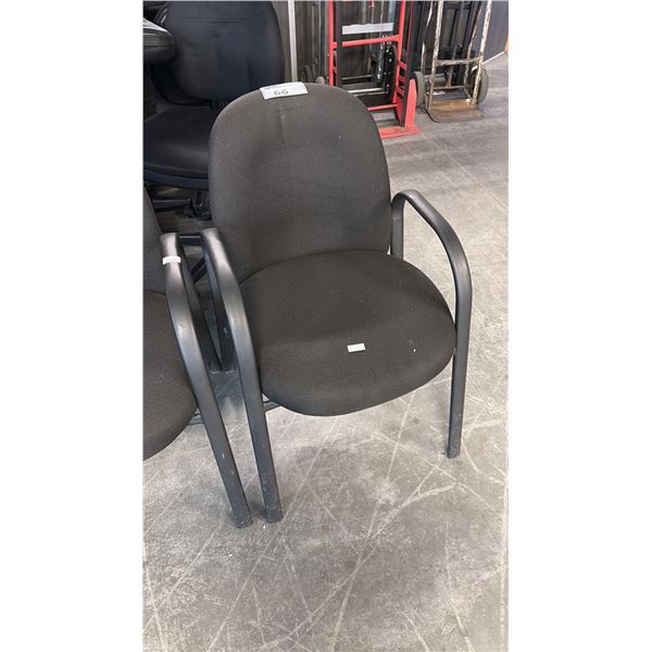 BLACK CONTOUR CLIENT CHAIR