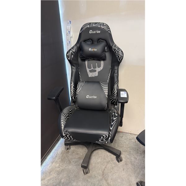 BLACK CLUTCH GAMING CHAIR NEW IN BOX