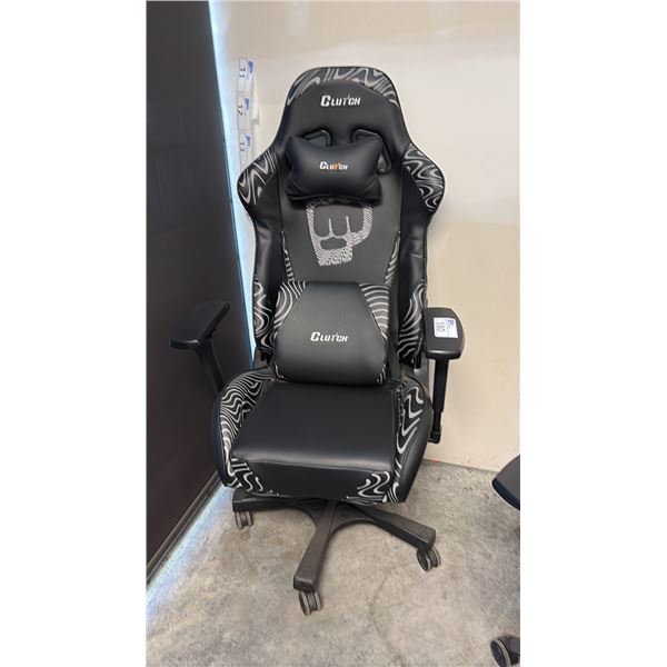 BLACK CLUTCH GAMING CHAIR NEW IN BOX