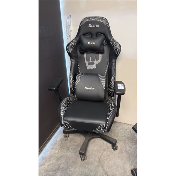 BLACK CLUTCH GAMING CHAIR NEW IN BOX