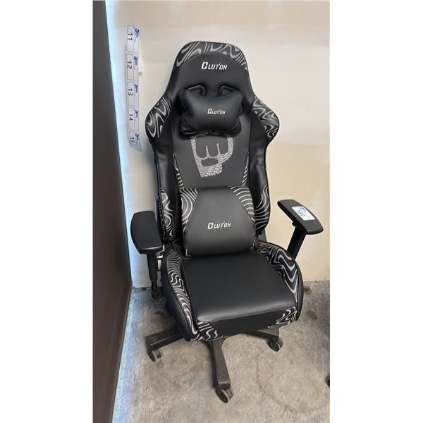 BLACK CLUTCH GAMING CHAIR NEW OUT OF BOX