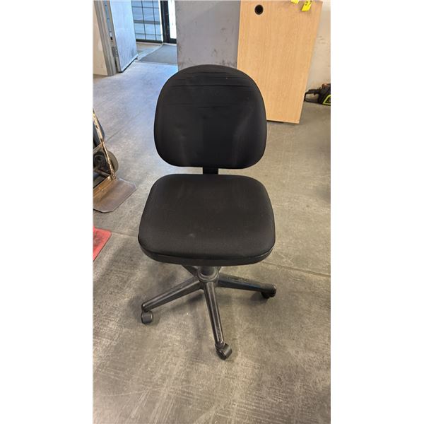 BLACK ADJUSTABLE TASK CHAIR