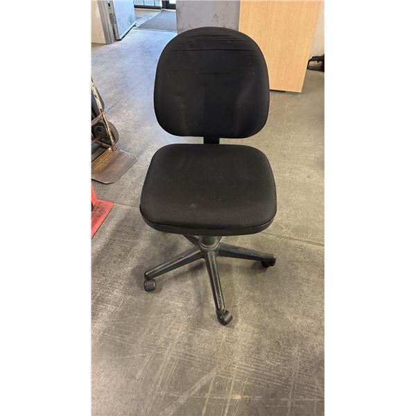 BLACK ADJUSTABLE TASK CHAIR