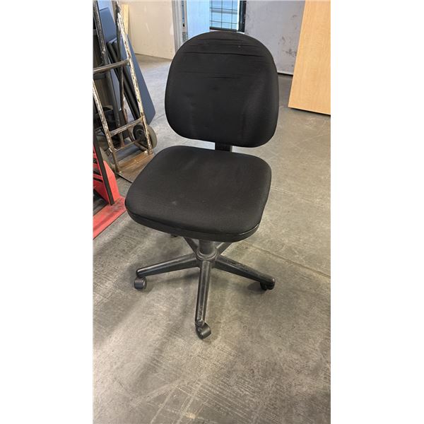 BLACK ADJUSTABLE TASK CHAIR