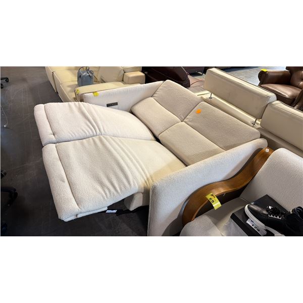 CONTEMPORARY POWER RECLINING SECTIONAL IN A BOUCLE WHITE FABRIC, ADJUSTABLE HEADRESTS