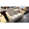 Image 2 : CONTEMPORARY POWER RECLINING SECTIONAL IN A BOUCLE WHITE FABRIC, ADJUSTABLE HEADRESTS