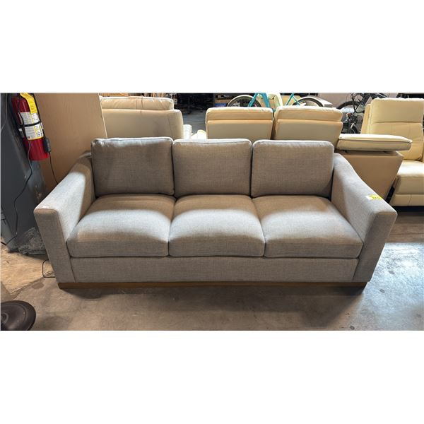 CONTEMPORARY PLUSH SEAT 3 SEATER SOFA UPHOLSTERED IN TEXTURED LIGHT GREY FABRIC WITH WOODEN TRIM