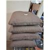 Image 1 : 4 PATIO CUSHIONS