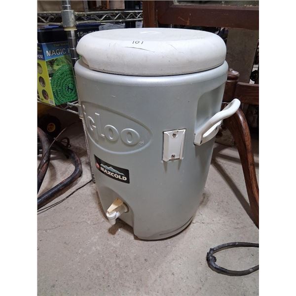 IGLOO WATER DISPENSER/COOLER