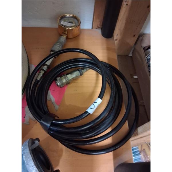 CAT 1000PSI HYDRAULIC PRESSURE GAUGE WITH HOSE AND COUPLER
