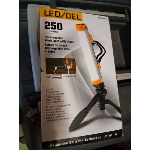 RECHARGEABLE WORK LIGHT WITH TRI-POD